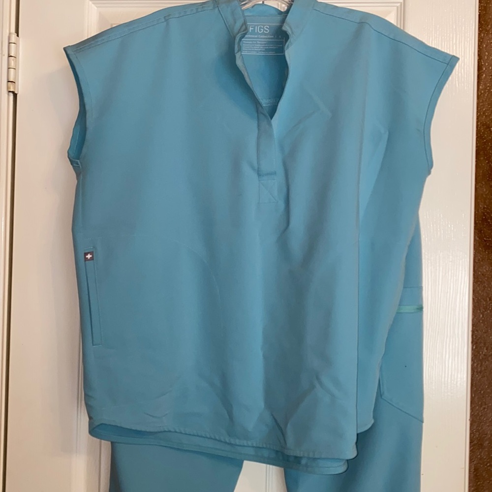 Figs Rafaela™ Oversized Scrub Top and Joggers - limited edition color